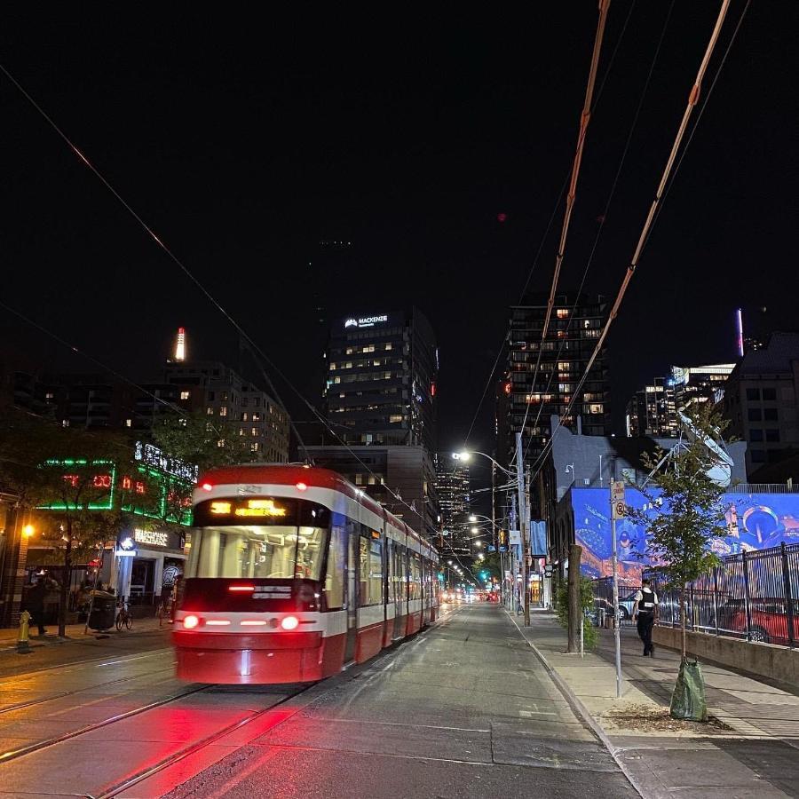 Ferienwohnung Luxury Adventure Cn Tower/Mtcc/Scotiabank Arena Toronto Exterior foto